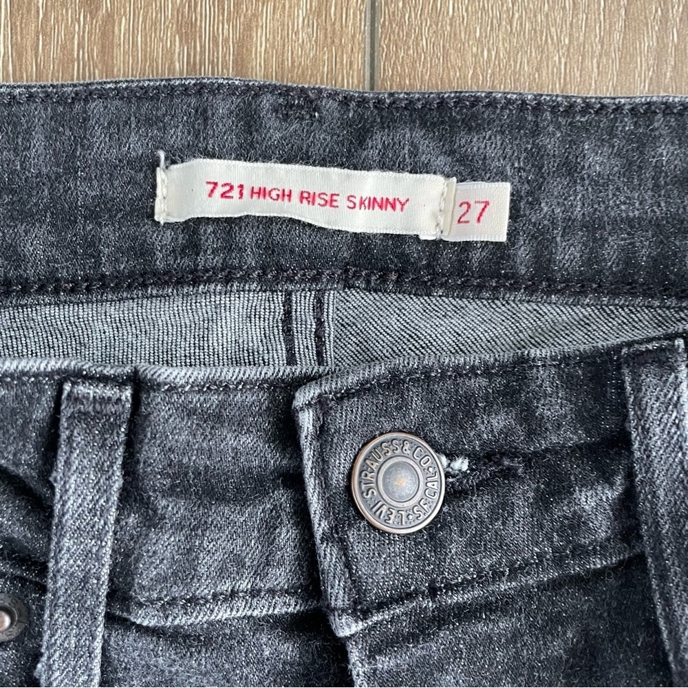 Levi’s 721 High Rise Skinny Floral Embroidered Premium Black Jeans Size 27 - Picture 6 of 8